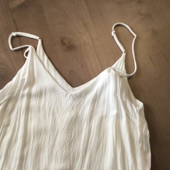 Lulu’s white sundress. - Picture 8 of 11